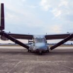 2013年新田原基地航空祭に、うっすら朝焼けが残る空を背景に撮影した地上展示のアメリカ海兵隊のオスプレイ